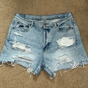 American Eagle 90’s Boyfriend Shorts